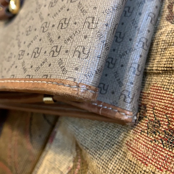 Vintage Cowhide leather bag( Luca style for less) - Picture 8 of 10